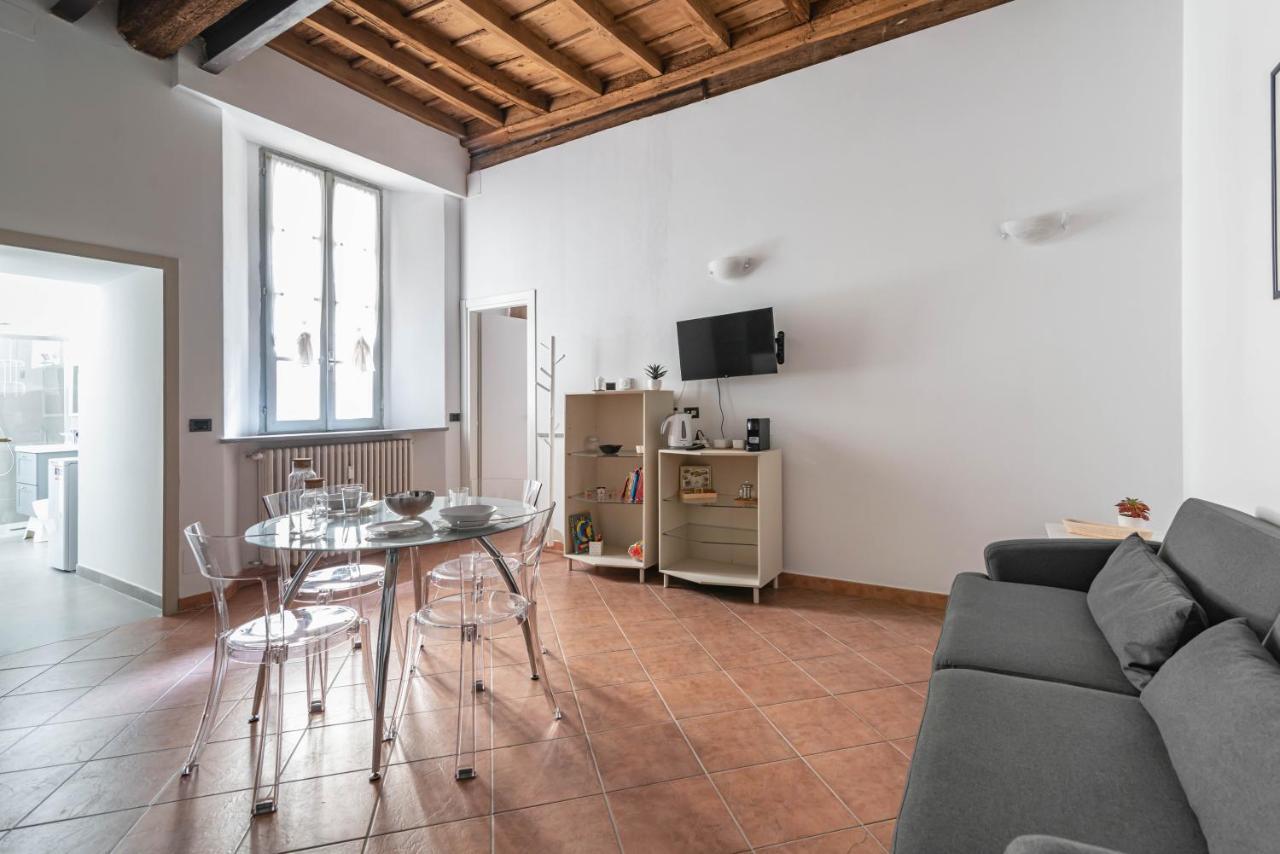 Ferienwohnung House Of Foscolo - Palazzo Cornazzani - By Host4U Pavia Exterior foto